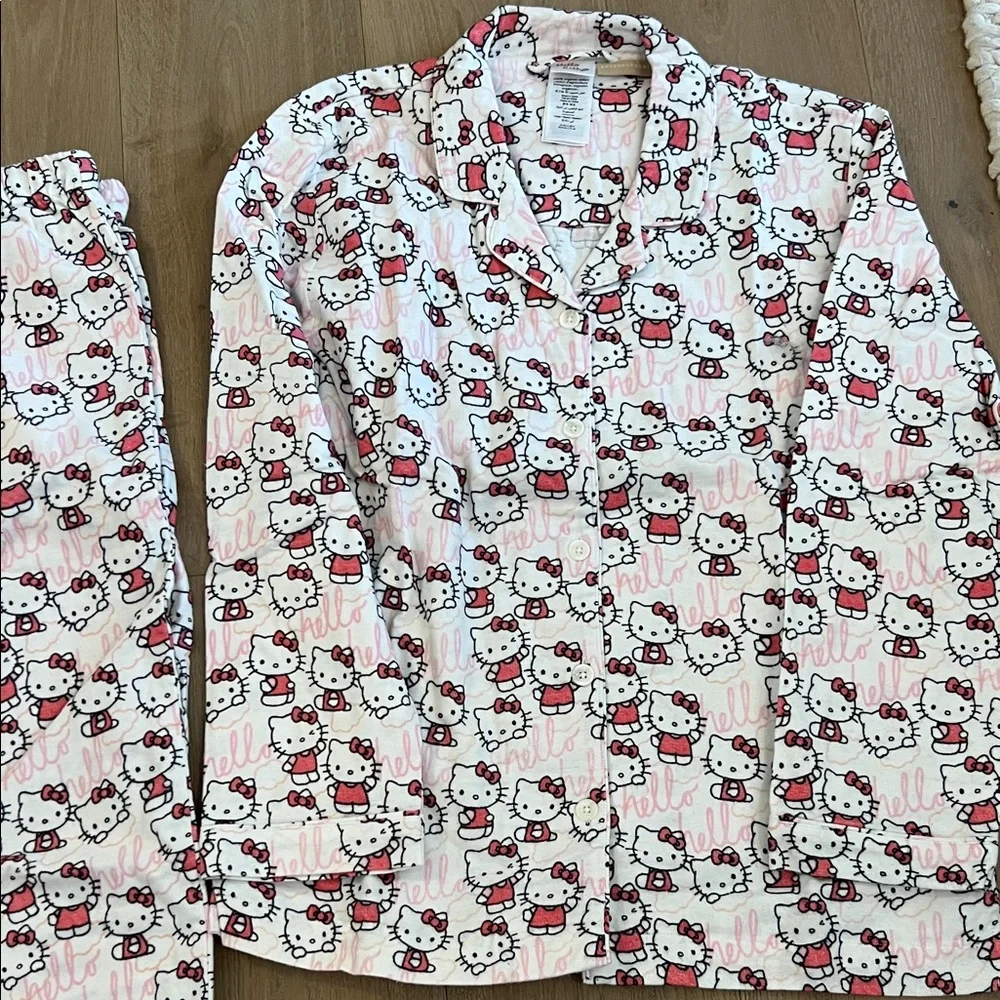 Hello Kitty Pink Women’s / Teen Pajamas - Picture 2 of 8